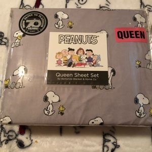 Queen size sheets. With Snoopy and Woodstock. Peanuts
